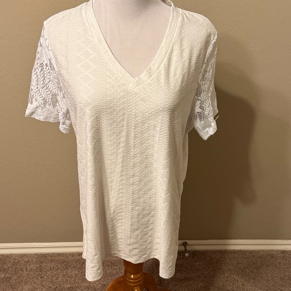 White Lace Sleeve V-Neck Top. Size Large